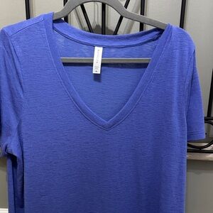 Athleta Deep Blue V-Neck Short Sleeve Tee XL